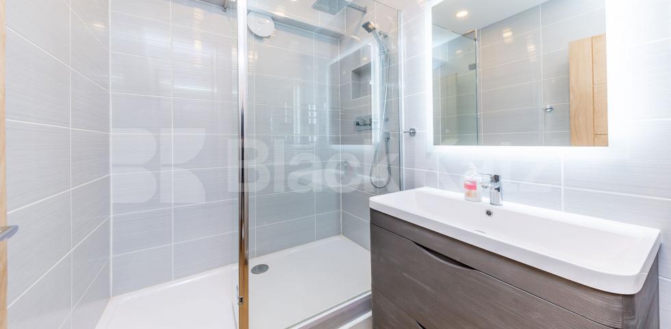 			INCULSIVE OF WATER RATES!!, 1 Bedroom, 1 bath, 1 reception Apartment			 DENNING POINT  , ALDGATE-WHITECHAPEL-LIVERPOOL STREET
