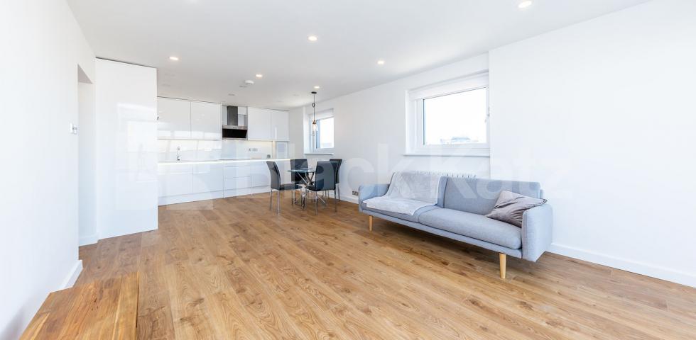 			INCULSIVE OF WATER RATES!!, 1 Bedroom, 1 bath, 1 reception Apartment			 DENNING POINT  , ALDGATE-WHITECHAPEL-LIVERPOOL STREET