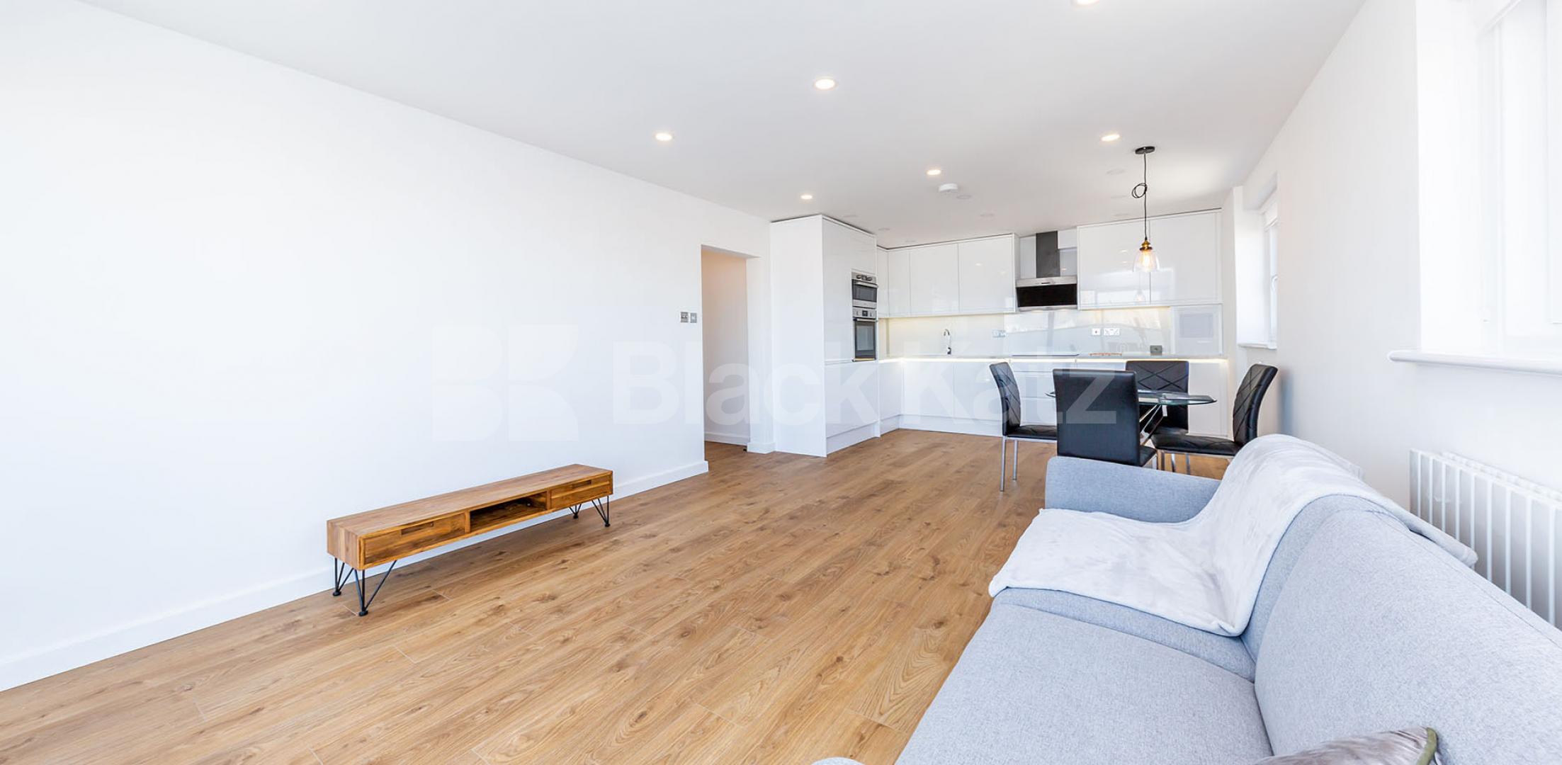 			INCULSIVE OF WATER RATES!!, 1 Bedroom, 1 bath, 1 reception Apartment			 DENNING POINT  , ALDGATE-WHITECHAPEL-LIVERPOOL STREET