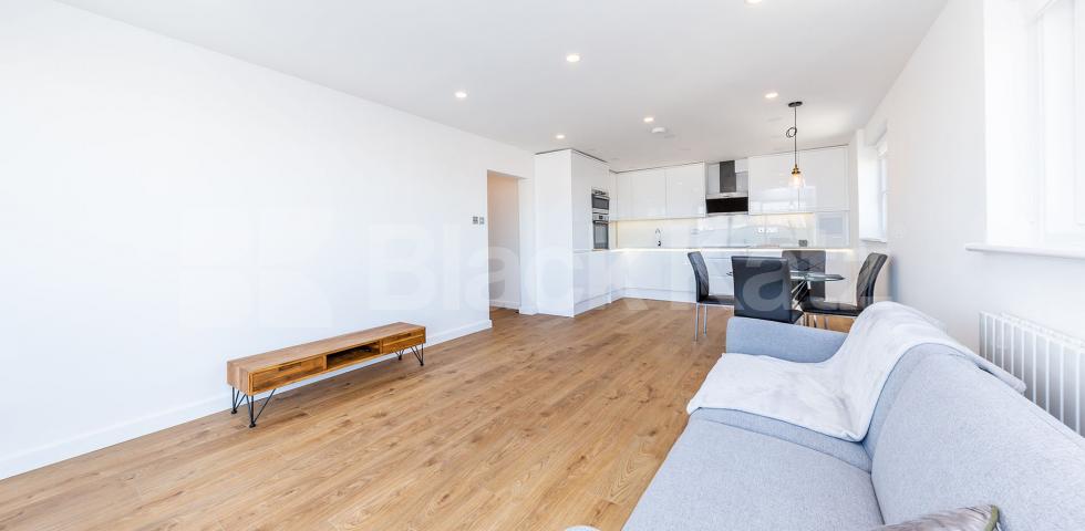 			INCULSIVE OF WATER RATES!!, 1 Bedroom, 1 bath, 1 reception Apartment			 DENNING POINT  , ALDGATE-WHITECHAPEL-LIVERPOOL STREET