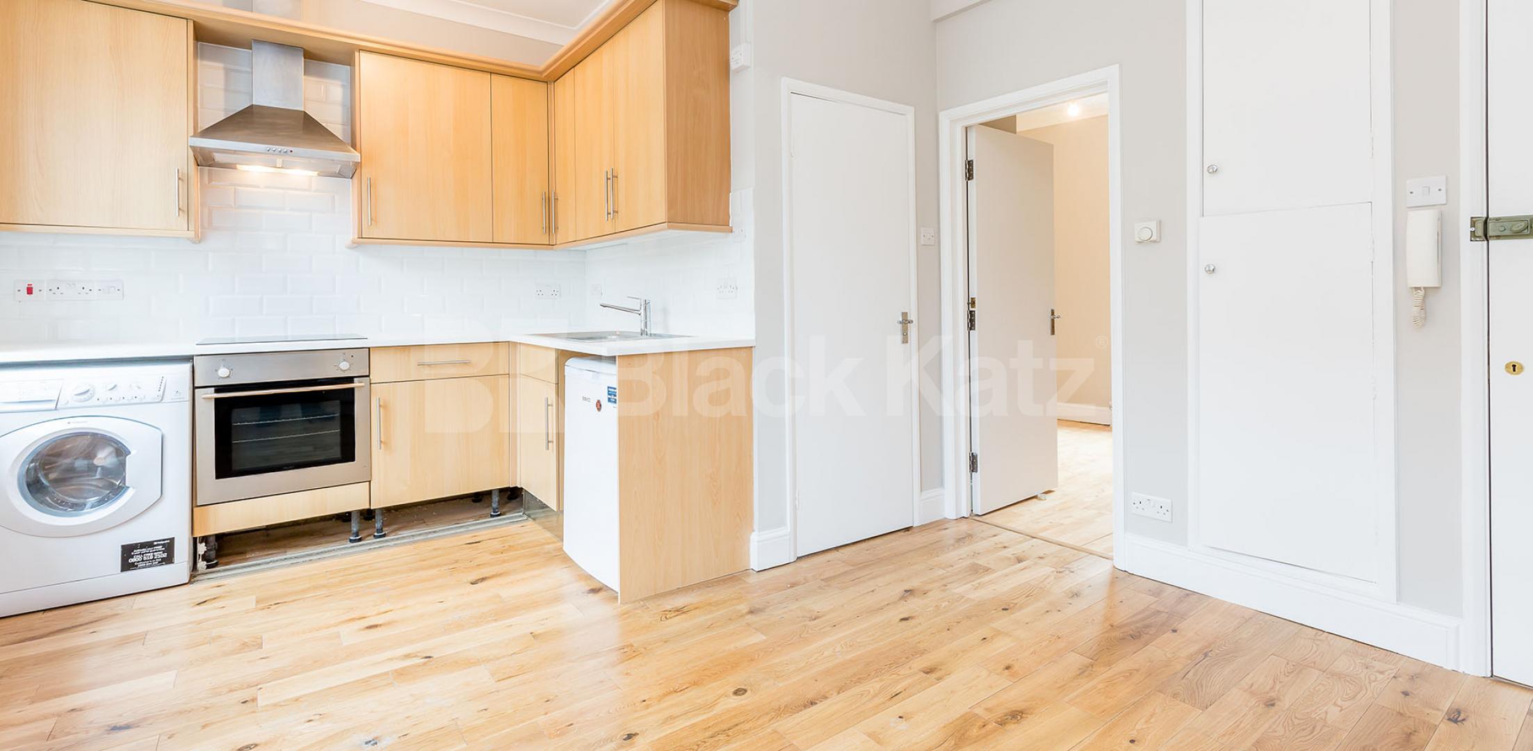 			NEW INSTRUCTION!, 1 Bedroom, 1 bath, 1 reception Flat			 King's Cross Road, KING'S CROSS-CLERKENWELL-RUSSELL SQUARE