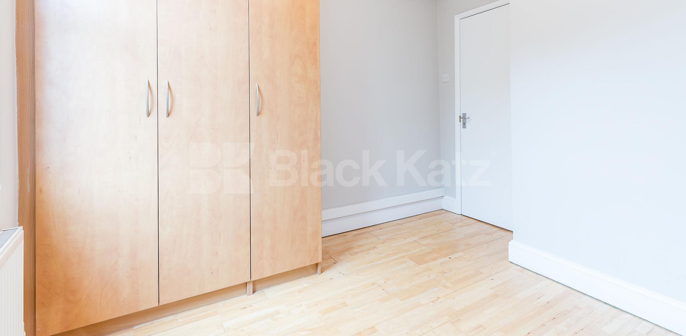 			NEW INSTRUCTION!, 1 Bedroom, 1 bath, 1 reception Flat			 King's Cross Road, KING'S CROSS-CLERKENWELL-RUSSELL SQUARE