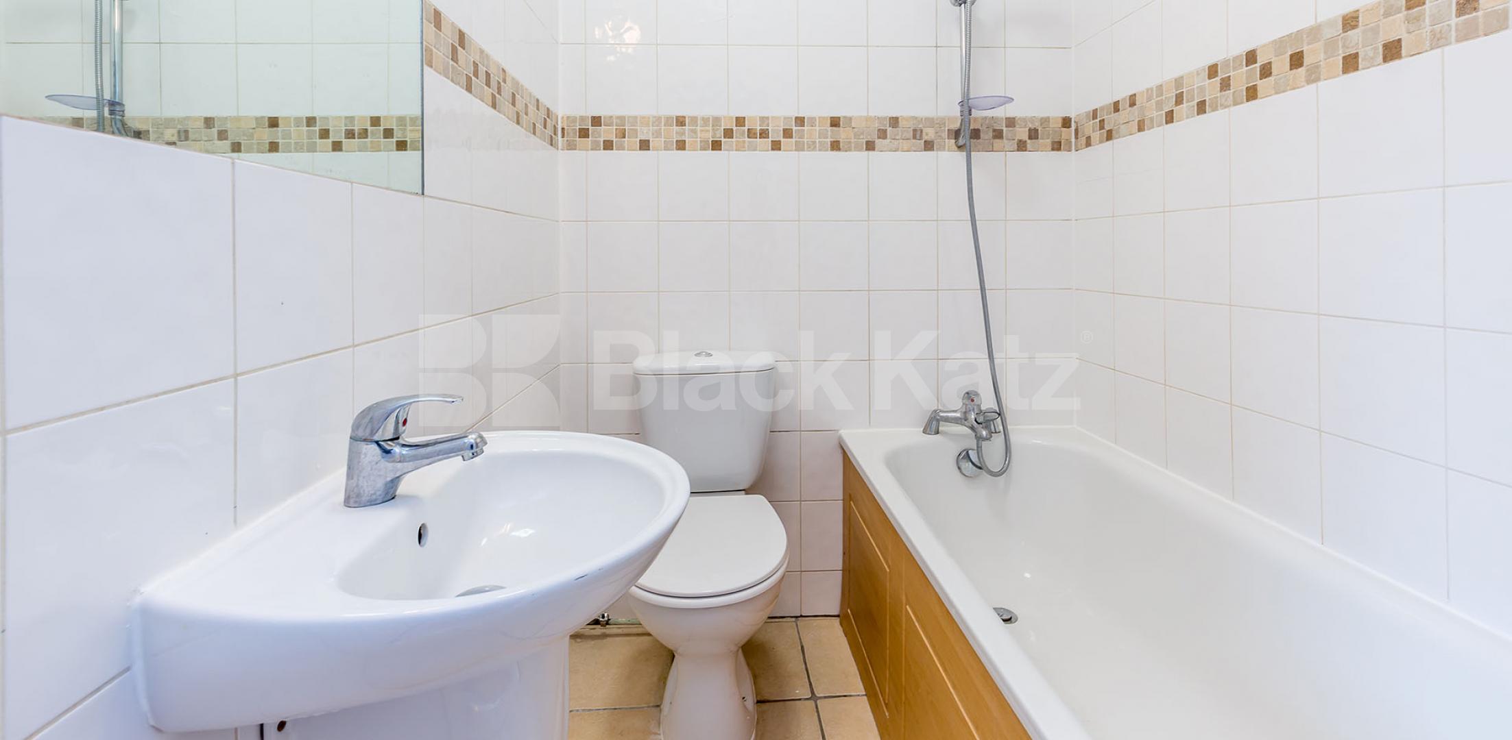 			NEW INSTRUCTION!, 1 Bedroom, 1 bath, 1 reception Flat			 King's Cross Road, KING'S CROSS-CLERKENWELL-RUSSELL SQUARE