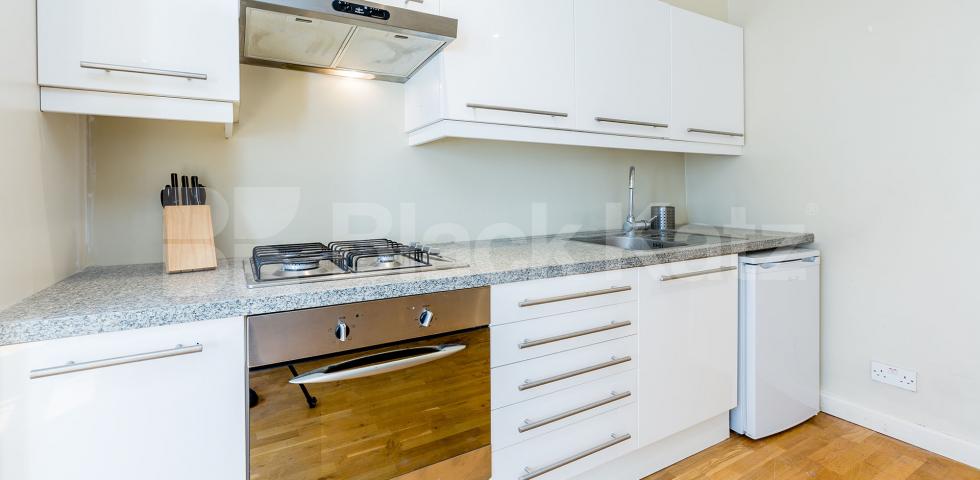 Bight and airy located within a short walk to Highbury & Islington Station Upper Street  , Highbury & Islington 