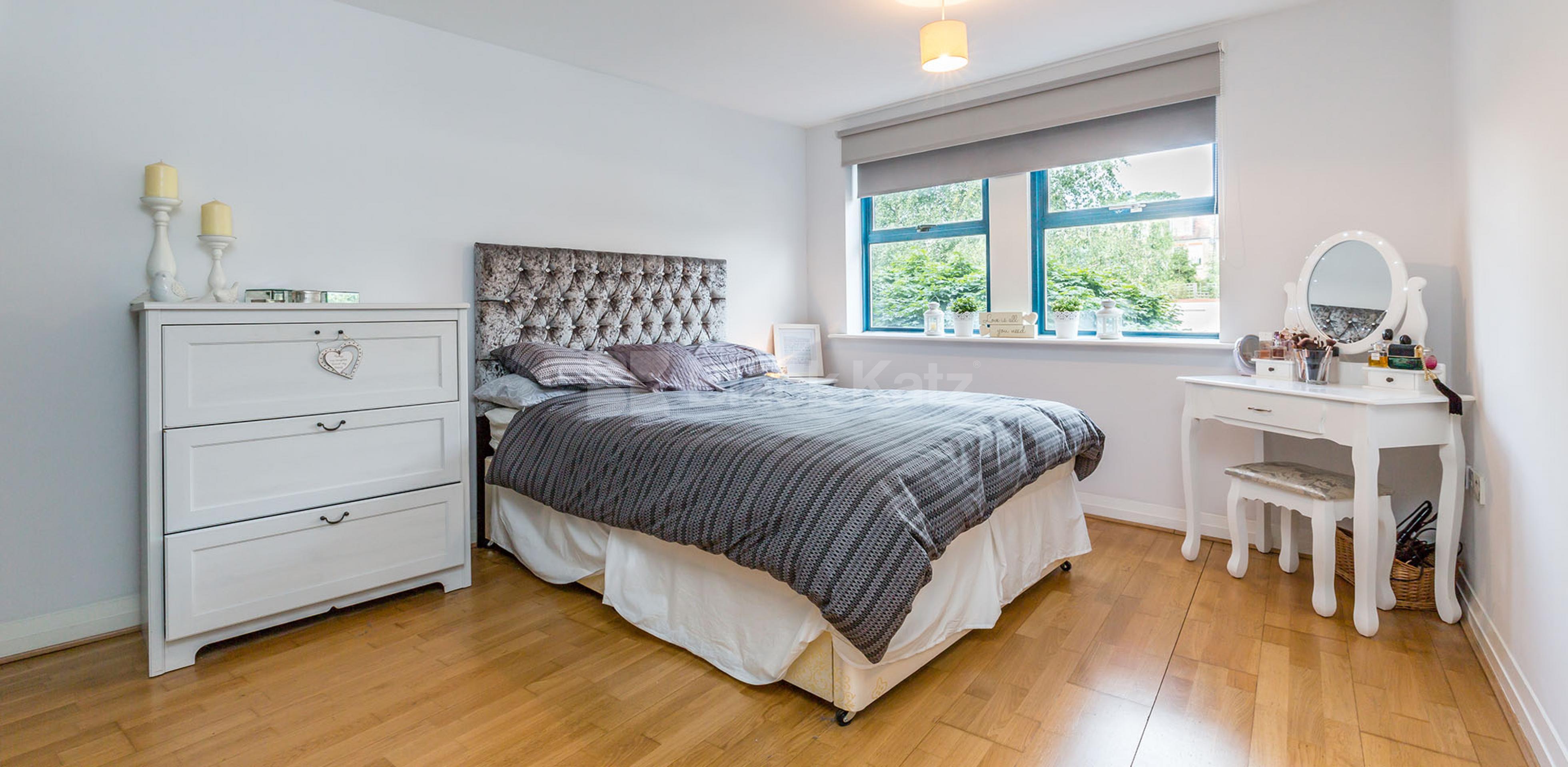 			Fantastic Modern One Bedroom Aprtment !, 1 Bedroom, 1 bath, 1 reception Apartment			 Northpoint, Tottenham Lane, Crouch End N8