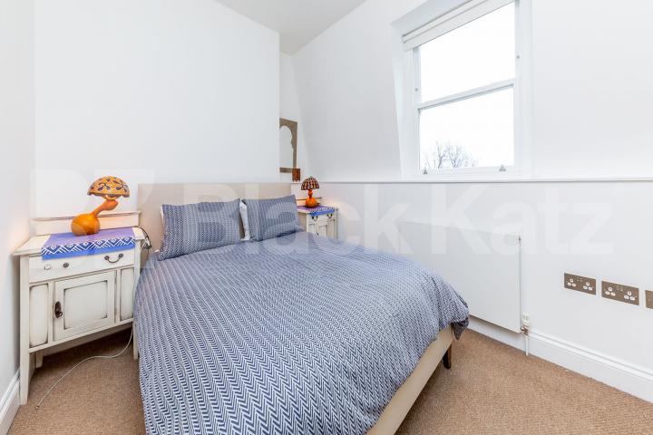 Beautifully 2 bedroom property location a minute walk to Piccadilly line Station Hillmarton Road N7, Hillmarton Conservation Area 