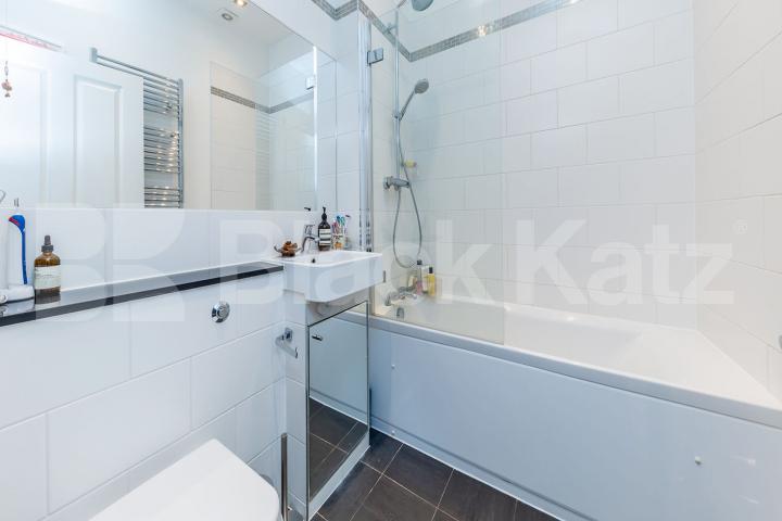 Beautifully 2 bedroom property location a minute walk to Piccadilly line Station Hillmarton Road , Hillmarton Conservation Area 