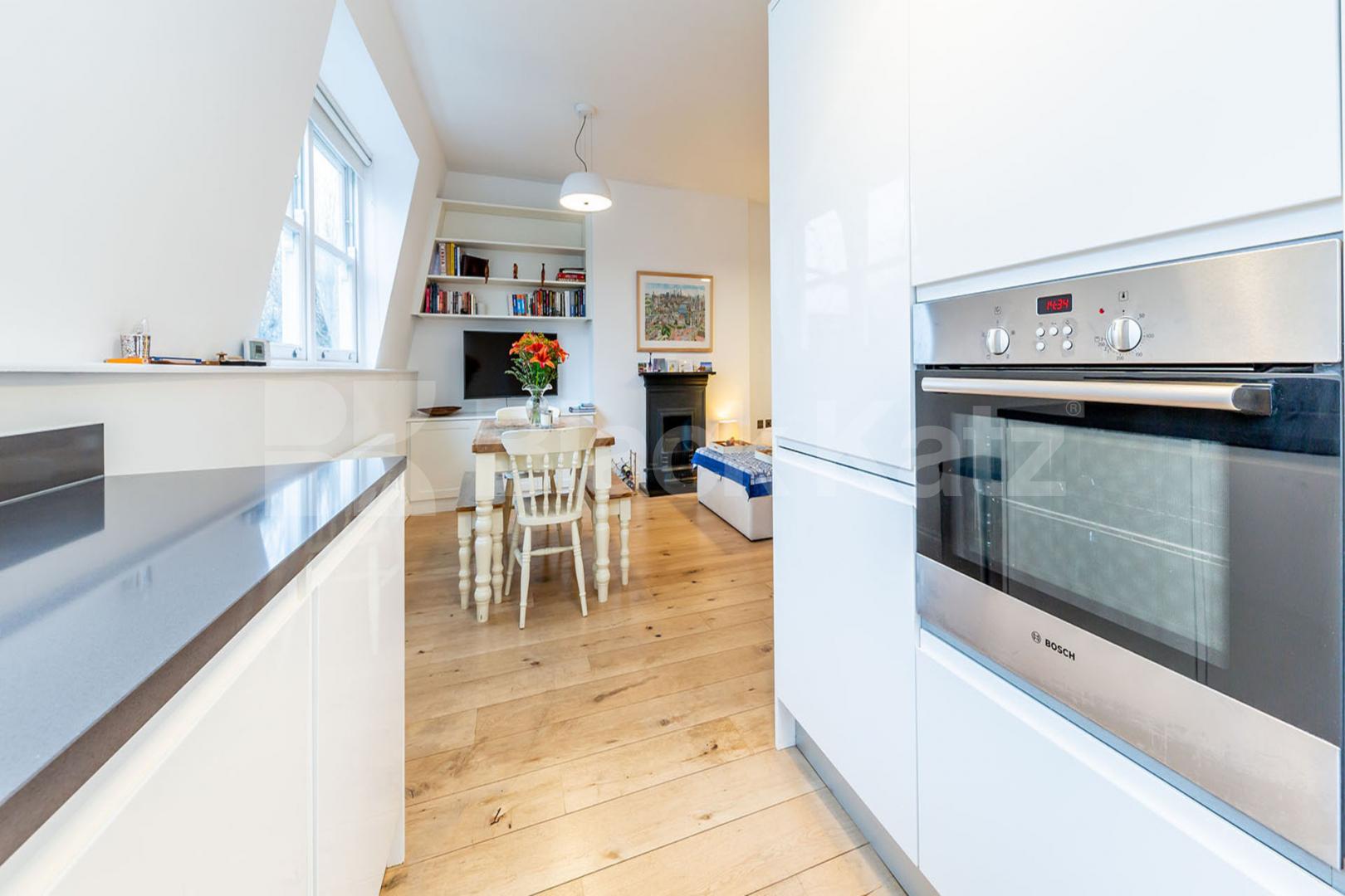 Beautifully 2 bedroom property location a minute walk to Piccadilly line Station Hillmarton Road N7, Hillmarton Conservation Area 