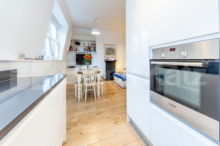Beautifully 2 bedroom property location a minute walk to Piccadilly line Station Hillmarton Road N7, Hillmarton Conservation Area 