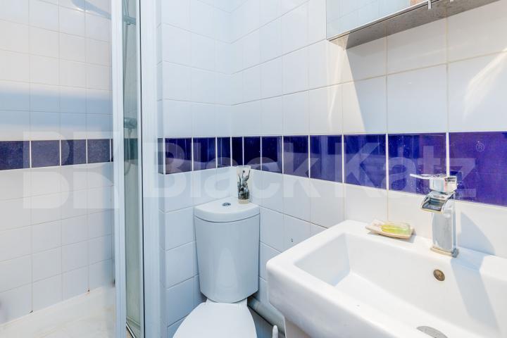 Located on the cusp of Angel & Clerkenwell is this cosy 1 bedrorom Paget Street, Angel / Clerkenwell