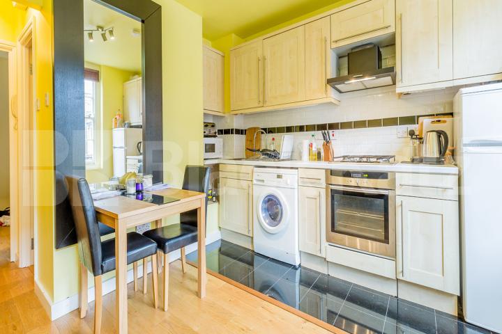 Located on the cusp of Angel & Clerkenwell is this cosy 1 bedrorom Paget Street, Angel / Clerkenwell