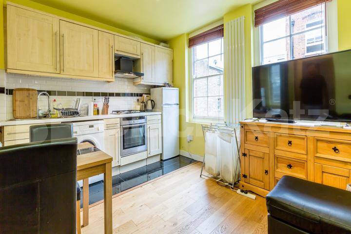 Located on the cusp of Angel & Clerkenwell is this cosy 1 bedrorom Paget Street, Angel / Clerkenwell