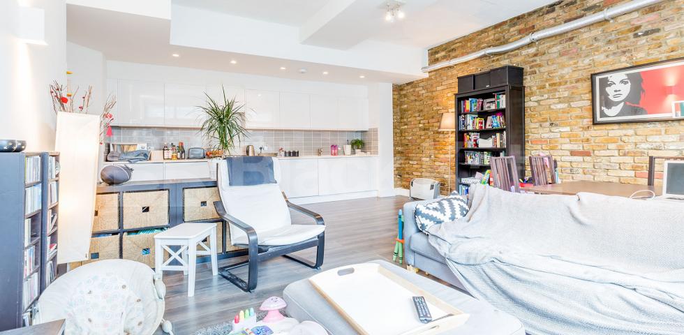 			2 BED 2 BATH WAREHOUSE APARTMENT, 2 Bedroom, 1 bath, 1 reception Flat			 BRITANNIA LOFTS-BANNER STREET, CLERKENWELL-OLD STREET-SHOREDITCH