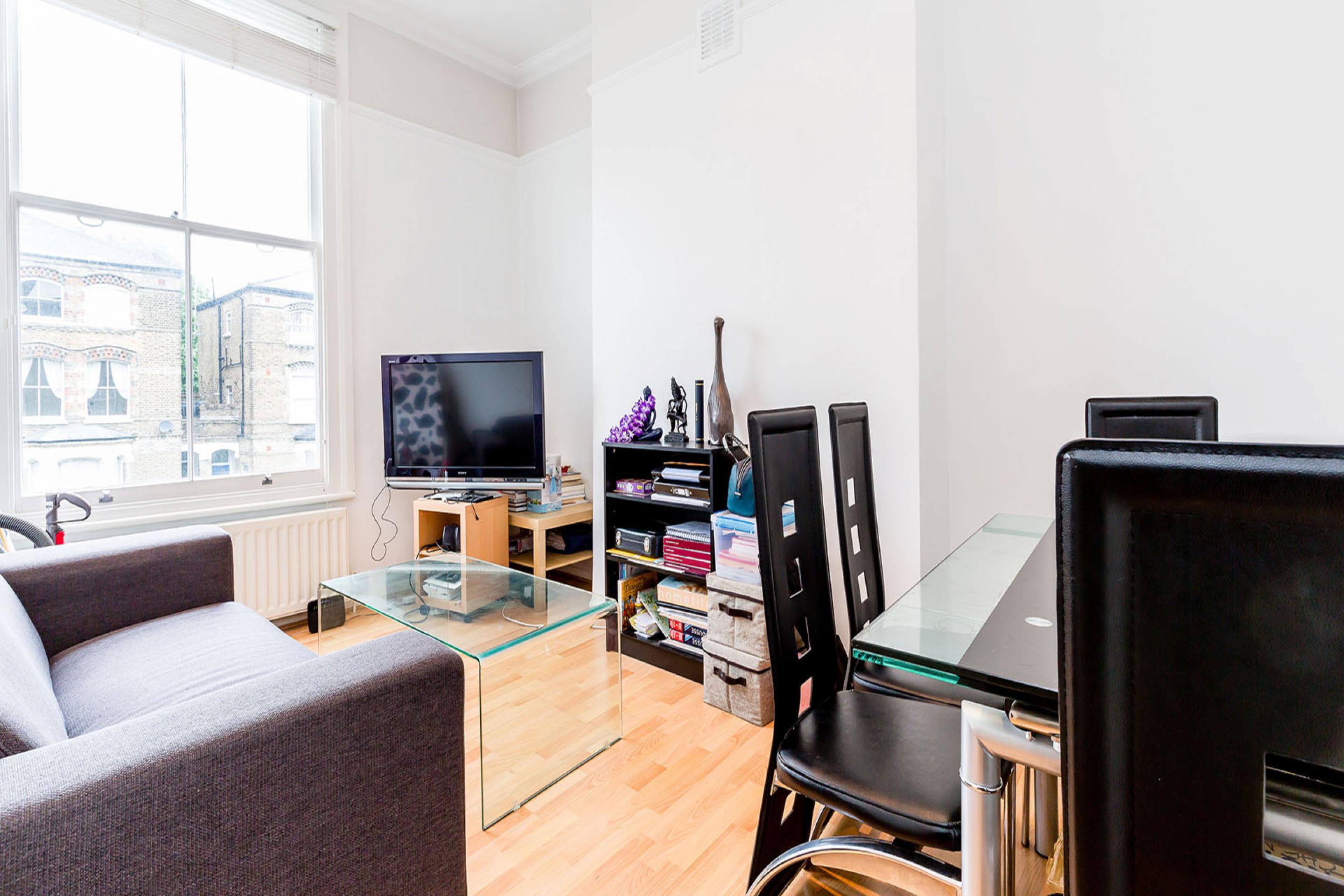 Located in the heart of Tufnell Park located walking distance to local amenities Tufnell Park Road, Tufnell Park  N7