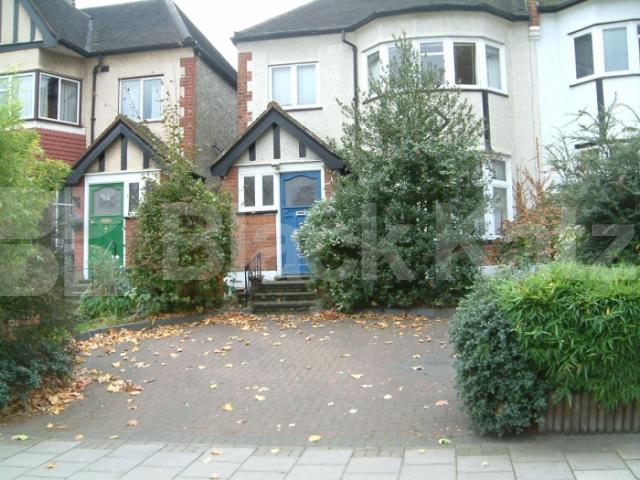 			4 Bedroom, 1 bath, 1 reception House			 Priory Road, Crouch End