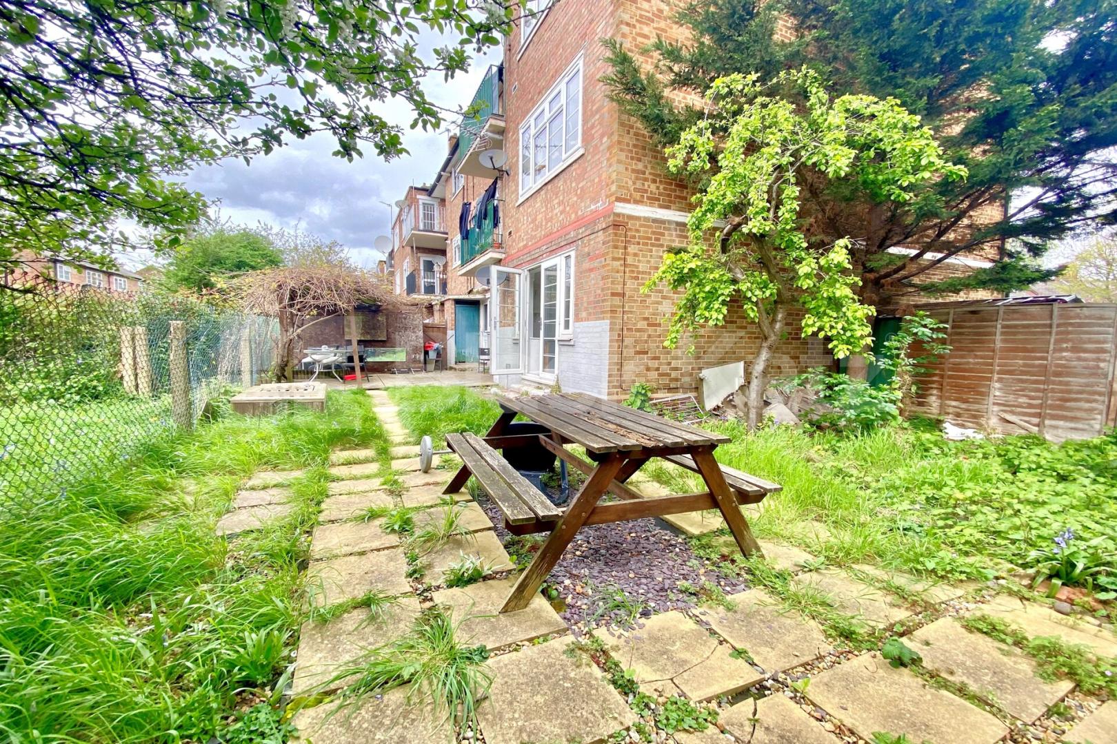 3 bedroom property located close to an array of amenities with Garden Gladstone Avenue , Wood Green