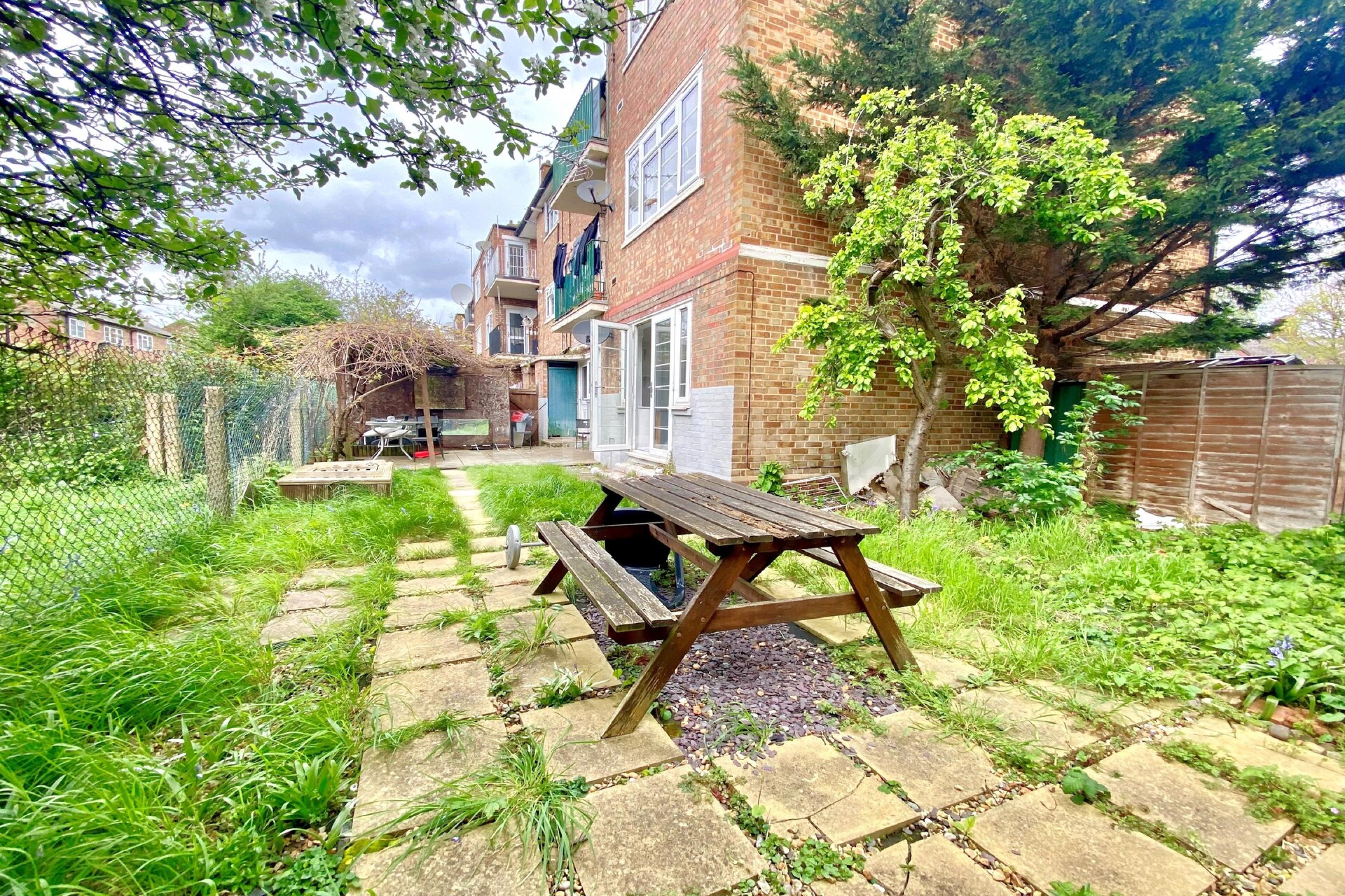 3 bedroom property located close to an array of amenities with Garden Gladstone Avenue , Wood Green N22