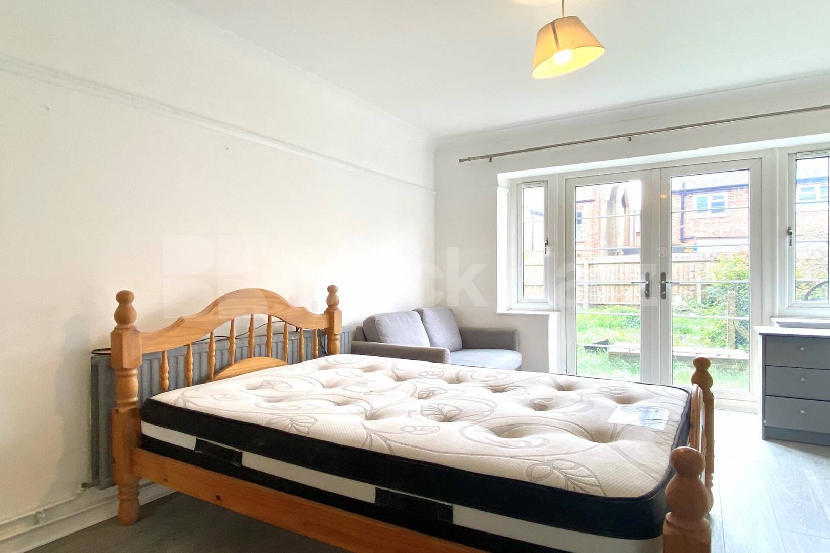 3 bedroom property located close to an array of amenities with Garden Gladstone Avenue , Wood Green