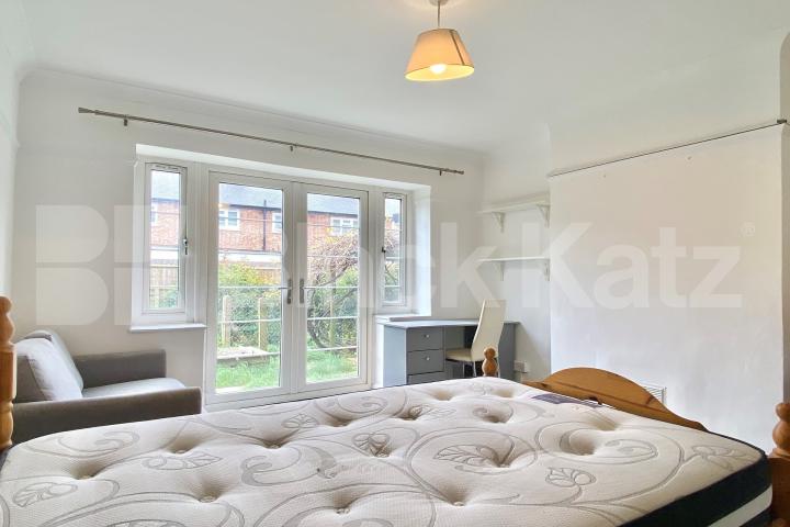 3 bedroom property located close to an array of amenities with Garden Gladstone Avenue , Wood Green