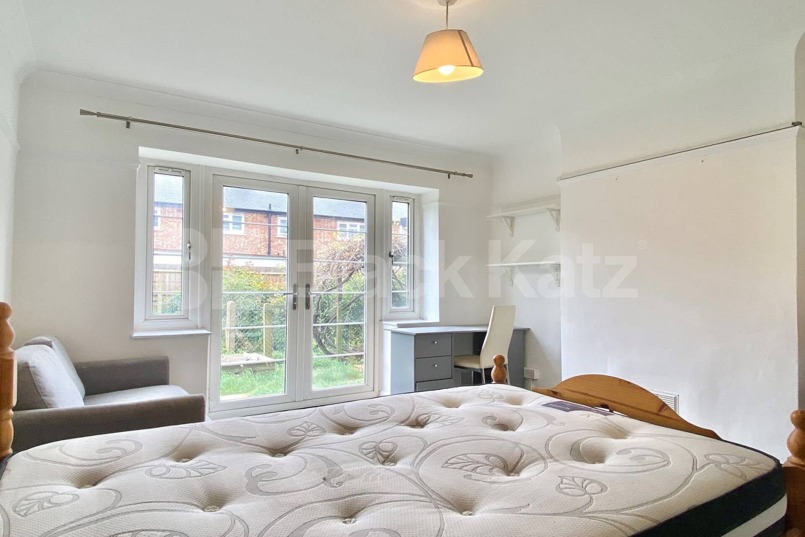 3 bedroom property located close to an array of amenities with Garden Gladstone Avenue , Wood Green