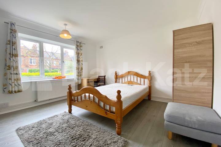 3 bedroom property located close to an array of amenities with Garden Gladstone Avenue , Wood Green