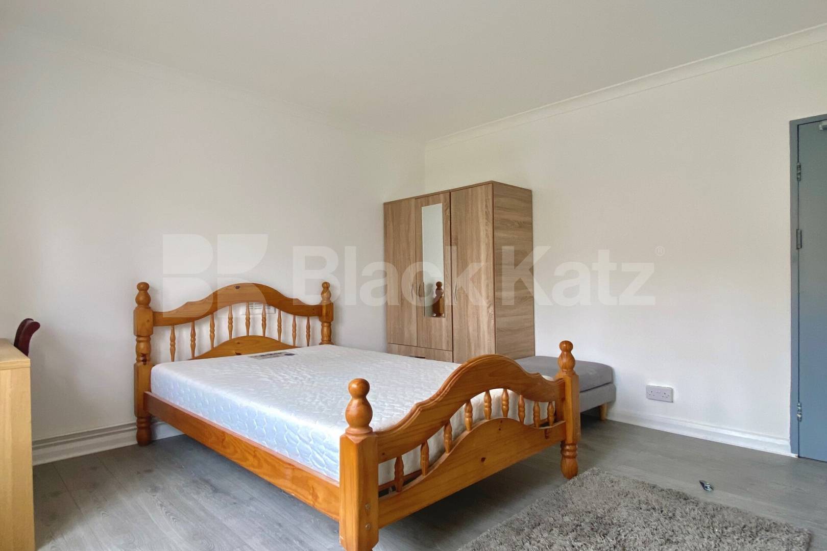 3 bedroom property located close to an array of amenities with Garden Gladstone Avenue , Wood Green