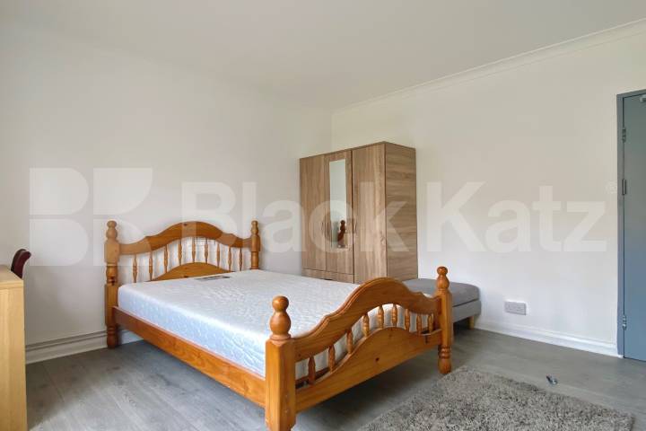 3 bedroom property located close to an array of amenities with Garden Gladstone Avenue , Wood Green