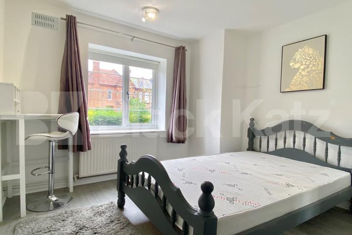 3 bedroom property located close to an array of amenities with Garden Gladstone Avenue , Wood Green