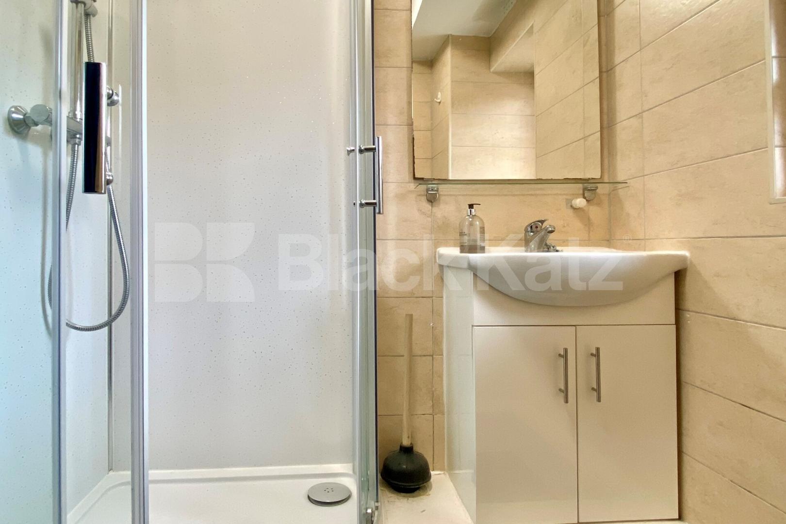 3 bedroom property located close to an array of amenities with Garden Gladstone Avenue , Wood Green