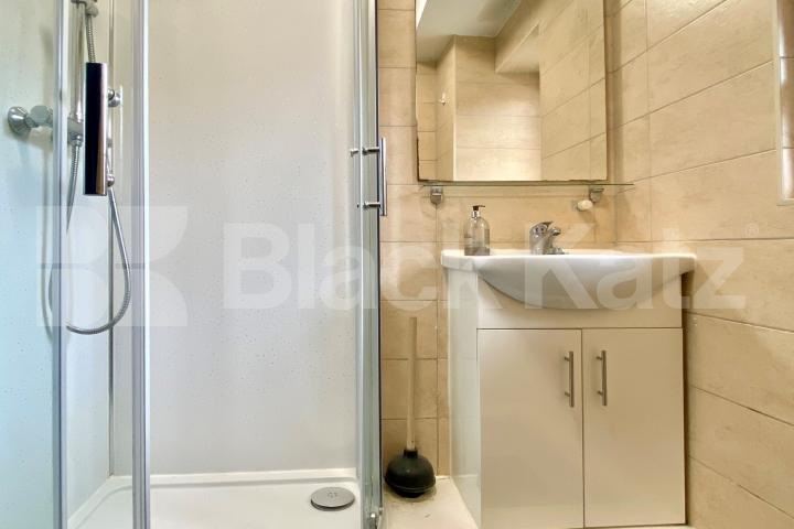 3 bedroom property located close to an array of amenities with Garden Gladstone Avenue , Wood Green