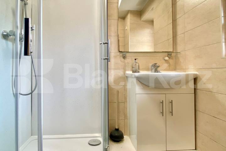 3 bedroom property located close to an array of amenities with Garden Gladstone Avenue , Wood Green