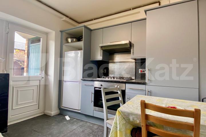 3 bedroom property located close to an array of amenities with Garden Gladstone Avenue , Wood Green