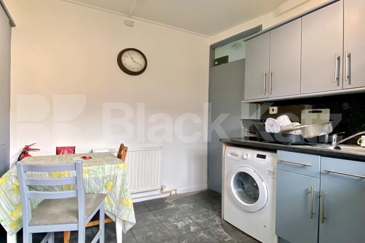 3 bedroom property located close to an array of amenities with Garden Gladstone Avenue , Wood Green