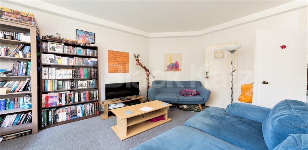 A spacious four bedroom flat to rent on Stanley Gardens, in the heart of Willesden Green.The property offers four good sized bedrooms, two bathrooms, a bright living area and a fully fitted kitchen, with access to a communal garden Stanley Gardens, London, NW2,  London