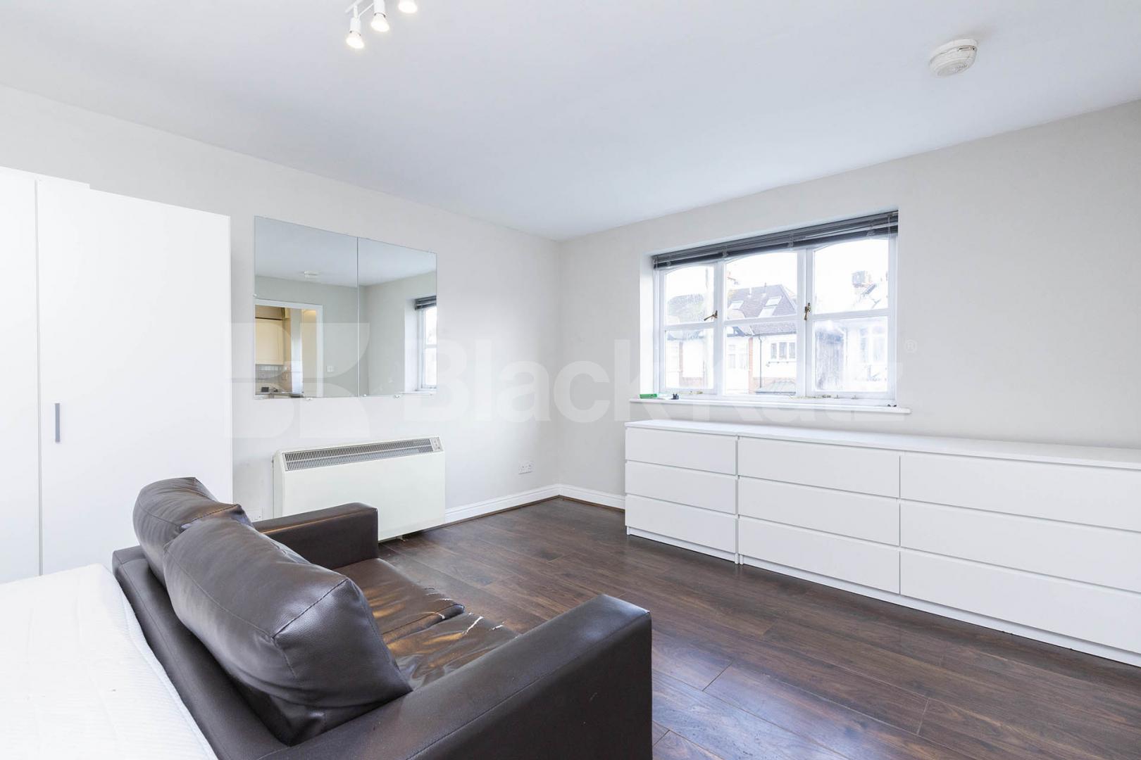 We are delighted to offer this spacious studio apartment located short walk away from Cricklewood station and all local amenities Upton Close, London, NW2 (Inclusive of Water),  London