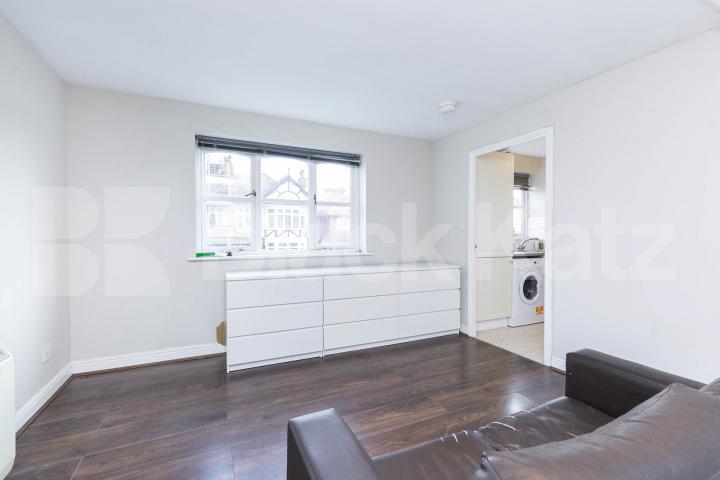 We are delighted to offer this spacious studio apartment located short walk away from Cricklewood station and all local amenities Upton Close, London, NW2 (Inclusive of Water),  London