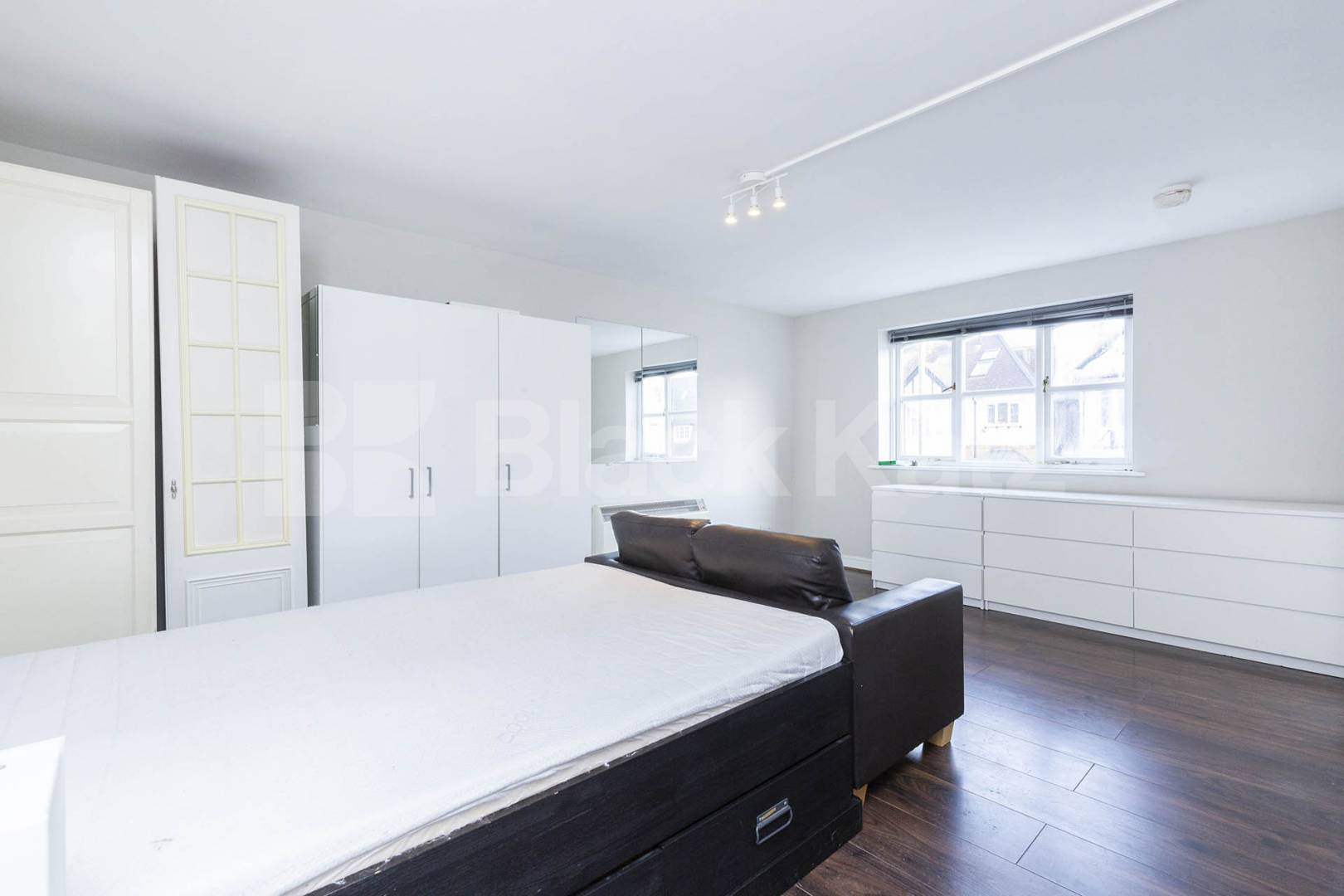 We are delighted to offer this spacious studio apartment located short walk away from Cricklewood station and all local amenities Upton Close, London, NW2 (Inclusive of Water),  London