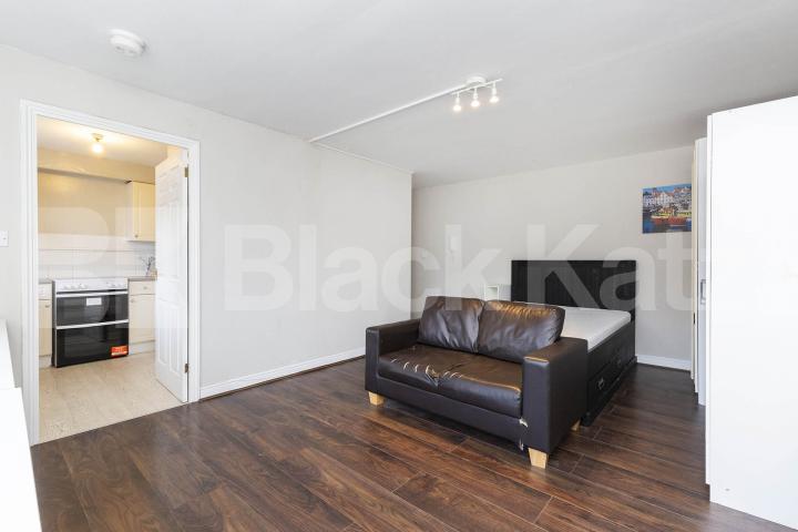 We are delighted to offer this spacious studio apartment located short walk away from Cricklewood station and all local amenities Upton Close, London, NW2 (Inclusive of Water),  London