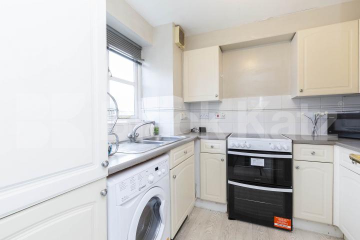 We are delighted to offer this spacious studio apartment located short walk away from Cricklewood station and all local amenities Upton Close, London, NW2,  London