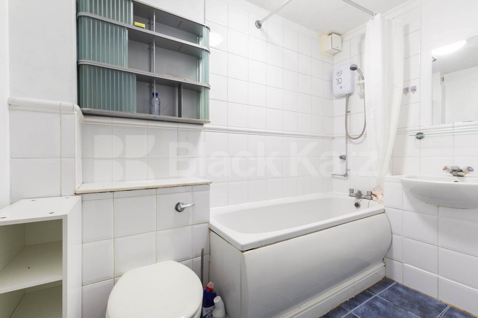 We are delighted to offer this spacious studio apartment located short walk away from Cricklewood station and all local amenities Upton Close, London, NW2 (Inclusive of Water),  London