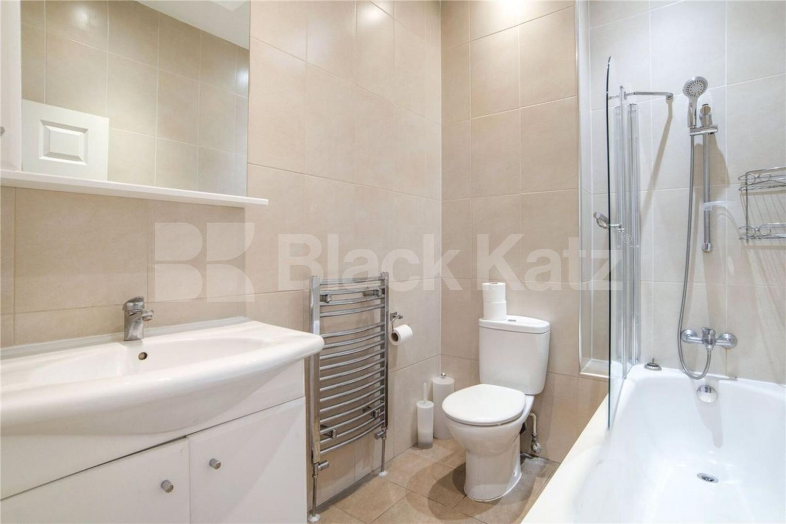 4 bedroom 2 bathroom all bills included except for council Tax  Camden Road, Caledonian Road