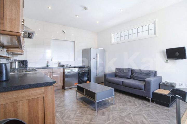 4 bedroom 2 bathroom all bills included except for council Tax  Camden Road, Caledonian Road