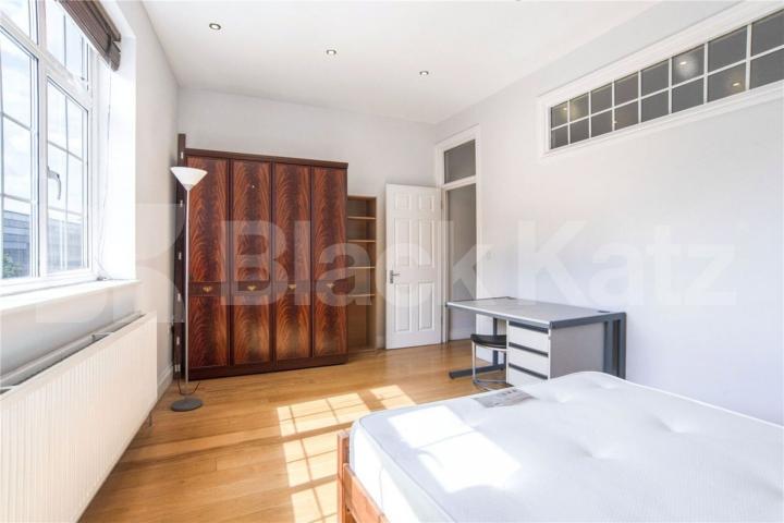 4 bedroom 2 bathroom all bills included except for council Tax  Camden Road, Caledonian Road