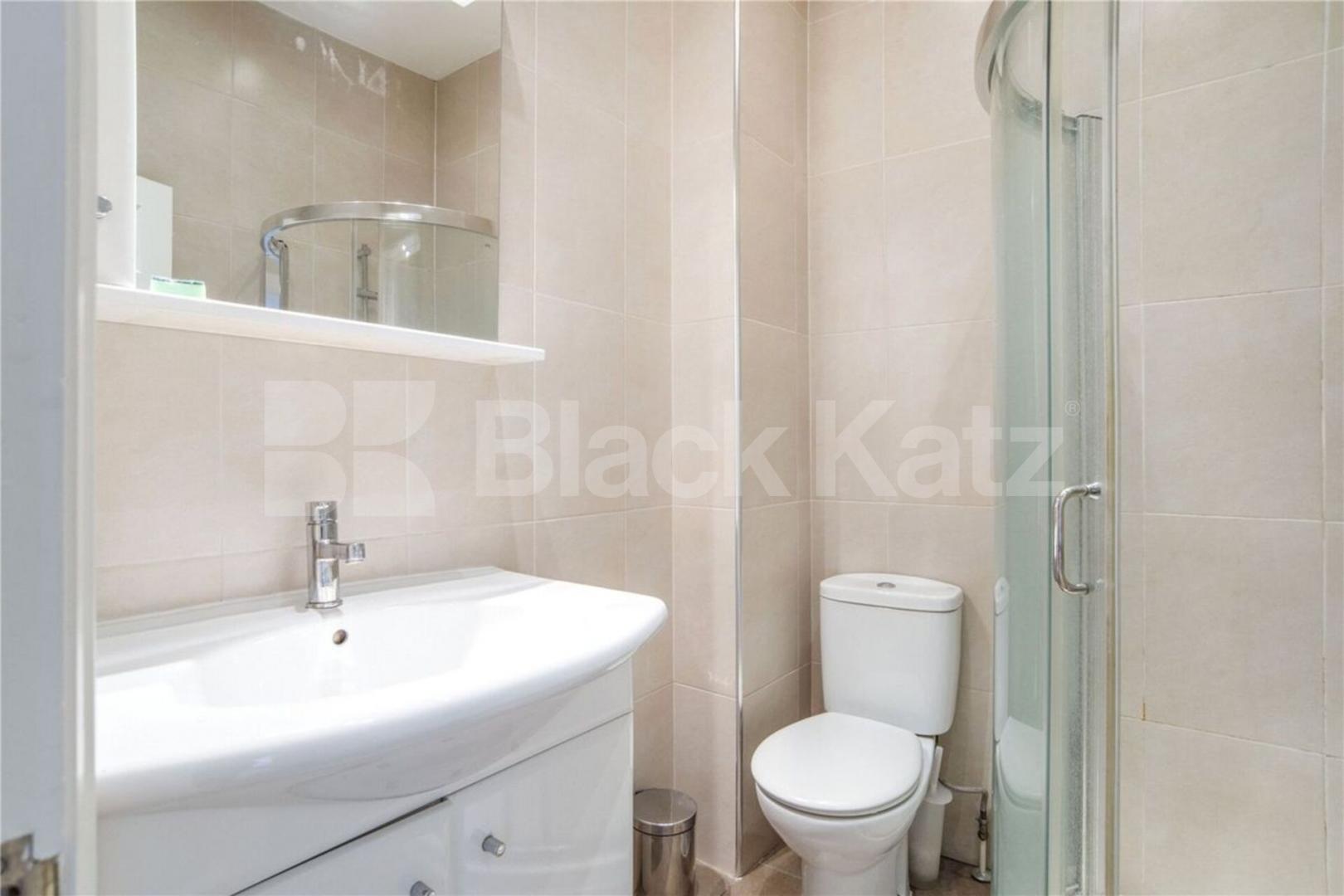 4 bedroom 2 bathroom all bills included except for council Tax  Camden Road, Caledonian Road