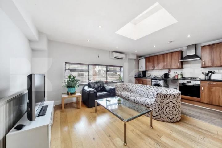 Spacious 3 bedroom property with bills included except for council tax Camden Road, Holloway