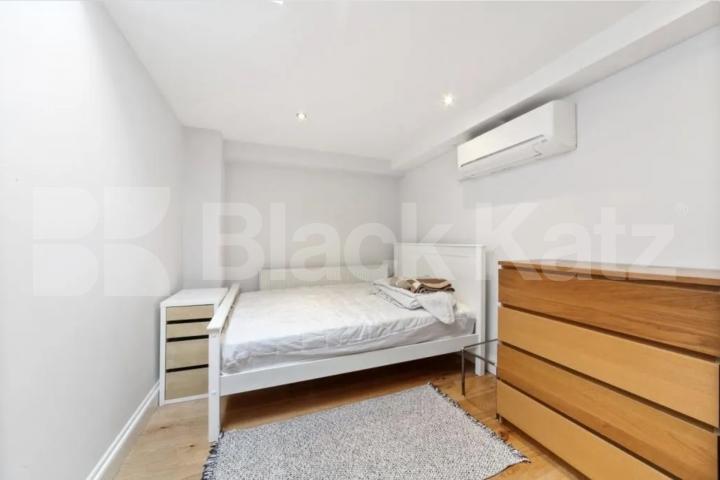 Spacious 3 bedroom property with bills included except for council tax Camden Road, Holloway