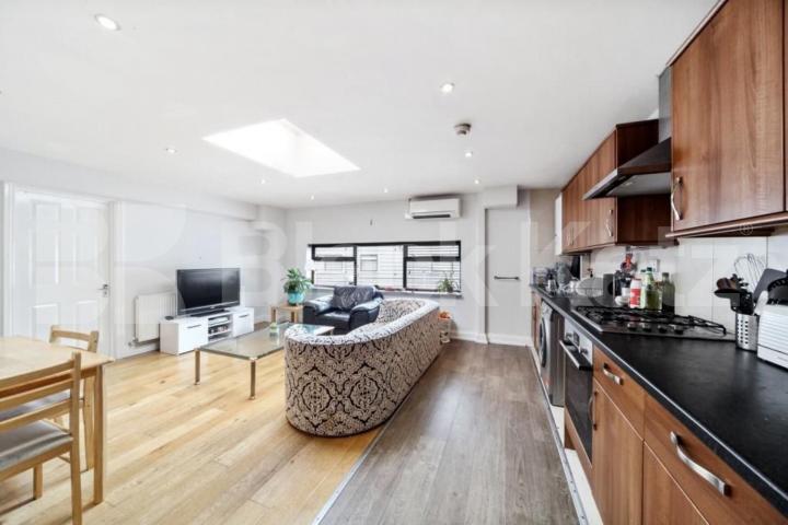 Spacious 3 bedroom property with bills included except for council tax Camden Road, Holloway