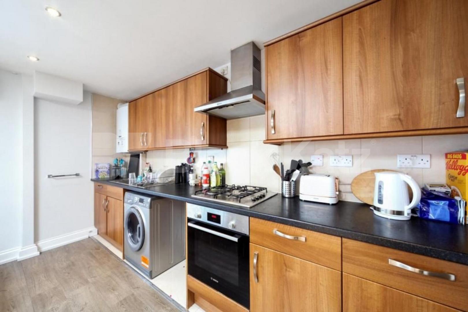 Spacious 3 bedroom property with bills included except for council tax Camden Road, Holloway