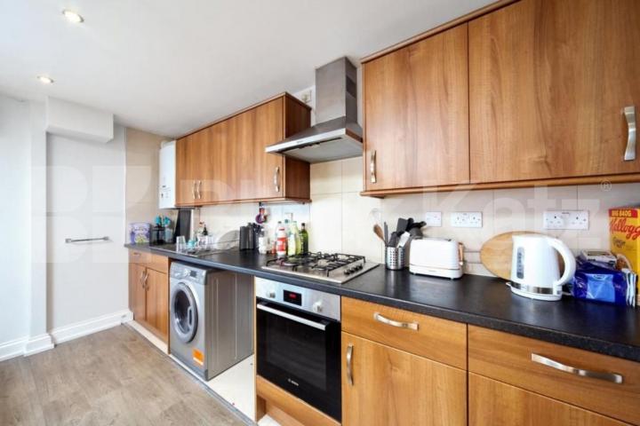 Spacious 3 bedroom property with bills included except for council tax Camden Road, Holloway