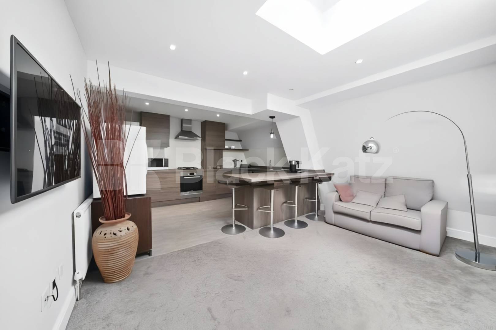 A beautifully two double bedroom apartment offering a modern and stylish living  Camden Road , Holloway